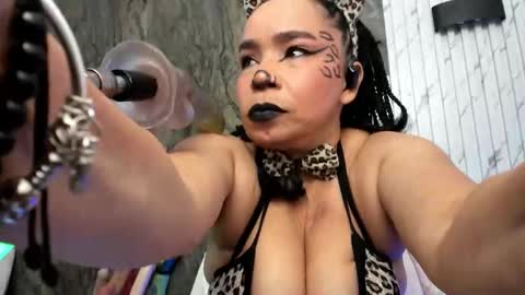 annie_wigg_ online show from January 2026 02:58:01 AM