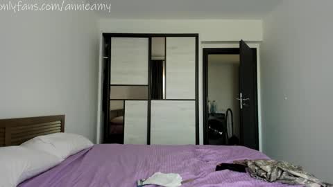 Annie online show from October 2025 12:06:01 PM