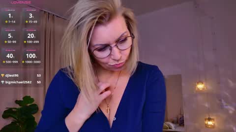 Snapshot of annielight chatting on April 2026 07:09:01 AM Annie online show from April 2026 07:09:01 AM