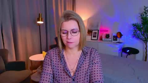 Snapshot of annielight chatting on April 2026 08:39:01 AM Annie online show from April 2026 08:39:01 AM