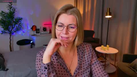 Snapshot of annielight chatting on April 2026 07:02:02 AM Annie online show from April 2026 07:02:02 AM
