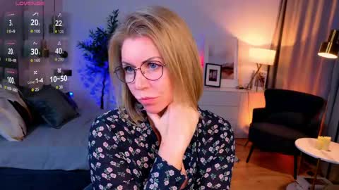Snapshot of annielight chatting on May 2026 06:53:01 AM Annie online show from May 2026 06:53:01 AM
