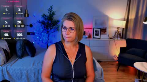 Snapshot of annielight chatting on June 2026 06:44:01 AM Annie online show from June 2026 06:44:01 AM
