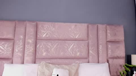 Annie online show from November 2025 01:45:01 PM