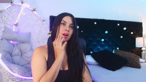 ANNIE  online show from September 2025 07:37:01 PM