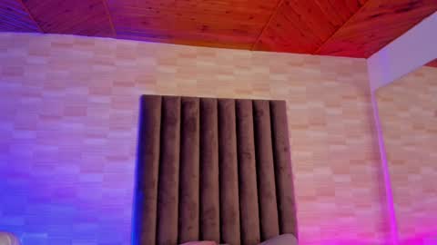 Annie  Alex online show from December 2024 04:58:01 PM