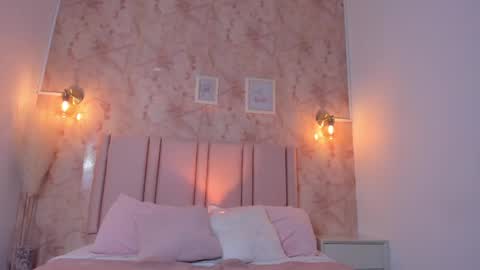 Snapshot of anntonella_watson chatting on May 2026 02:45:01 PM ANTON online show from May 2026 02:45:01 PM