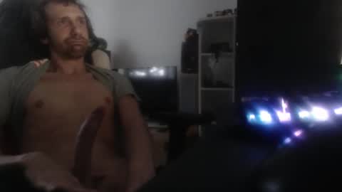 Snapshot of annumaker chatting on January 2026 01:04:01 PM LoyalDog online show from January 2026 01:04:01 PM