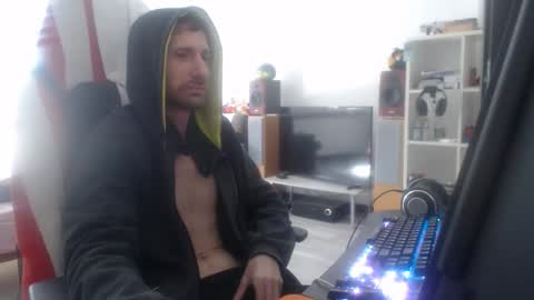 Snapshot of annumaker chatting on April 2026 11:48:01 AM LoyalDog online show from April 2026 11:48:01 AM