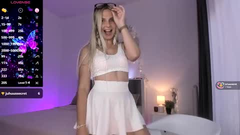 Anny online show from September 2025 03:33:01 PM