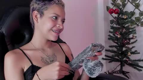 Anny online show from December 2025 03:33:02 AM