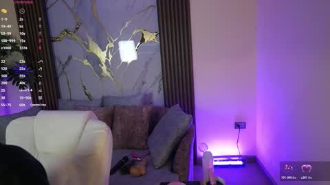 Ana online show from October 2025 12:37:02 PM