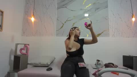 annyeli_bigtits online show from November 2025 11:46:02 AM