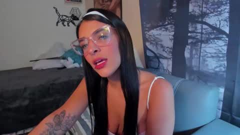 Annyluna online show from April 2026 09:28:02 PM