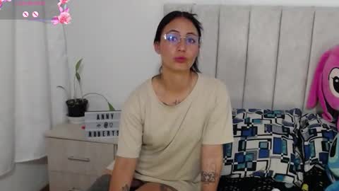 Anny online show from October 2025 11:11:01 AM