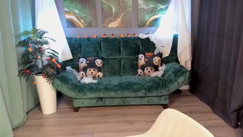 Anora online show from October 2025 07:24:02 PM