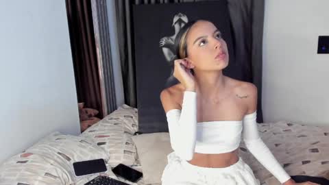 anotella_aa online show from May 2026 11:34:04 PM