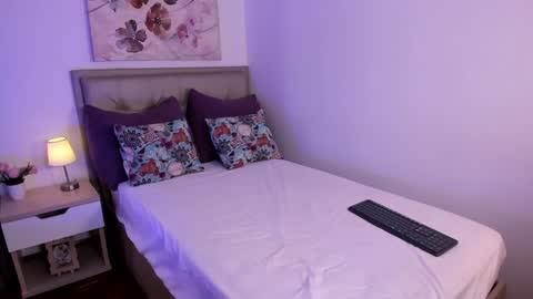 Snapshot of antonelaa_arianna chatting on February 2025 09:29:02 PM Antonelaa online show from February 2025 09:29:02 PM