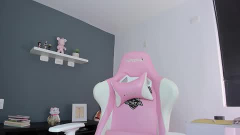 Antonella online show from April 2026 07:03:02 PM