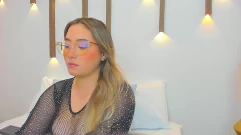 A N T O N E L L A  online show from February 2025 12:06:02 PM