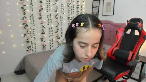 Snapshot of antonella_heinz_ chatting on December 2024 06:06:02 PM Antonella online show from December 2024 06:06:02 PM