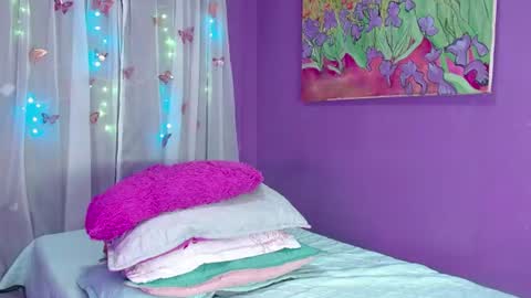 Snapshot of antonella_hotkiss chatting on June 2026 02:23:02 AM Antonella online show from June 2026 02:23:02 AM