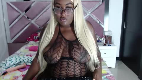 AntonellaLenox online show from October 2025 05:19:01 AM