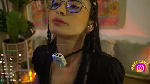 Nell. online show from November 2025 04:01:02 AM