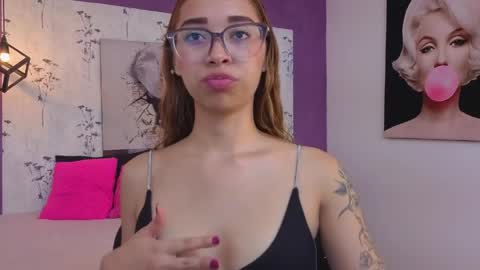 Snapshot of antonella_mc chatting on May 2026 12:56:02 PM Antonella online show from May 2026 12:56:02 PM
