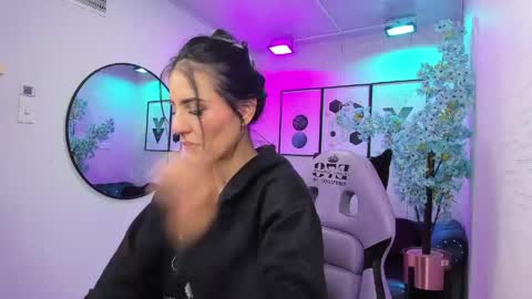 Antonella.  online show from April 2026 01:06:01 PM