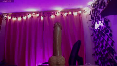 Snapshot of antonellahill_ chatting on July 2026 02:51:01 AM Antonella GTM- 5 1800 0300am online show from July 2026 02:51:01 AM