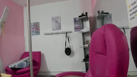 Snapshot of antonellakling_ chatting on December 2025 11:48:01 AM ANTONELLA online show from December 2025 11:48:01 AM