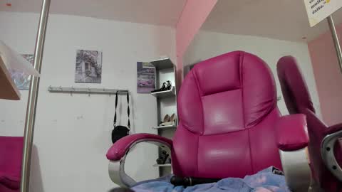 Snapshot of antonellakling_ chatting on December 2025 11:48:01 AM ANTONELLA online show from December 2025 11:48:01 AM