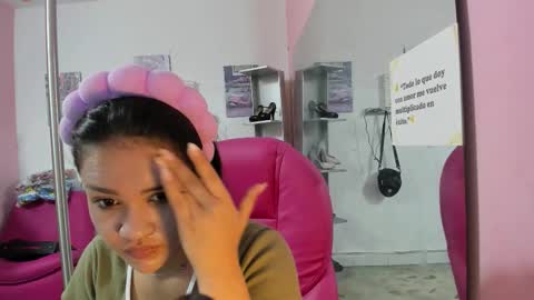 Snapshot of antonellakling_ chatting on January 2026 11:48:02 AM ANTONELLA online show from January 2026 11:48:02 AM