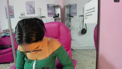 Snapshot of antonellakling_ chatting on January 2026 01:05:02 PM ANTONELLA online show from January 2026 01:05:02 PM