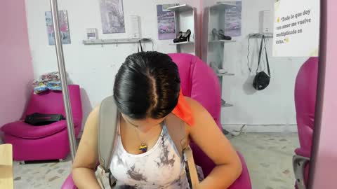 Snapshot of antonellakling_ chatting on January 2026 12:00:01 PM ANTONELLA online show from January 2026 12:00:01 PM