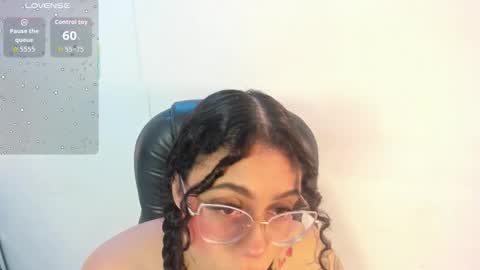 A N T O N E L L E  online show from November 2025 11:25:01 AM