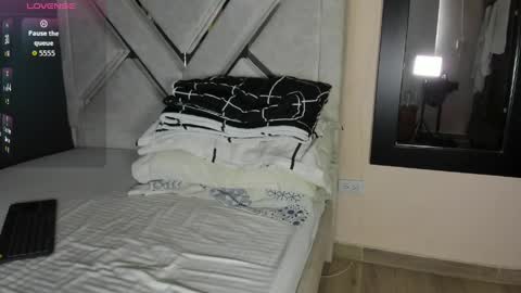 Antonio  online show from April 2026 02:25:01 PM