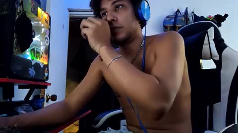 AnuarDHM online show from October 2025 12:52:02 AM