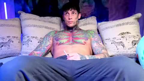 Tom online show from December 2025 05:24:02 AM