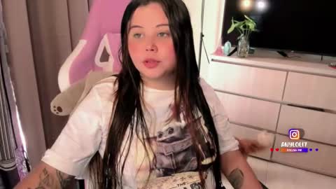   Independent model  online show from November 2025 02:40:02 PM