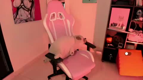   Independent model  online show from June 2026 07:08:01 PM