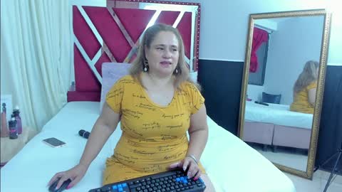 Anyela  online show from January 2025 03:33:01 AM