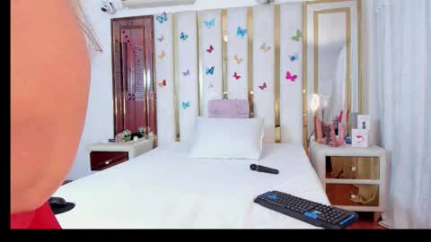 Anyela  online show from February 2026 04:00:01 AM