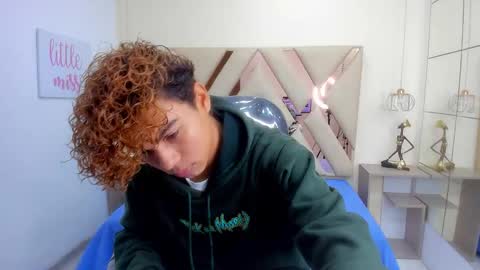 anyelotwink online show from February 2026 09:46:01 PM