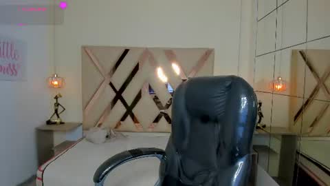 Snapshot of anyelotwink chatting on July 2026 04:39:02 AM anyelotwink online show from July 2026 04:39:02 AM