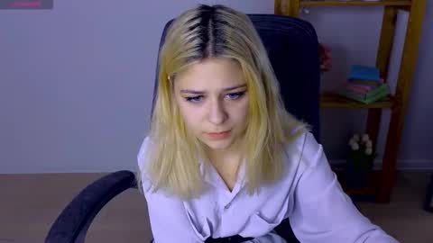 ApheliaStar online show from November 2025 04:09:02 PM