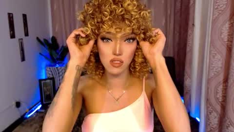 Snapshot of aphrodite_may chatting on September 2025 07:13:02 PM kathryn online show from September 2025 07:13:02 PM