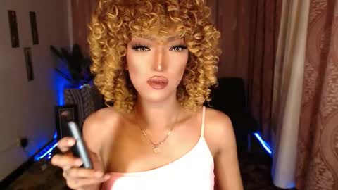 Snapshot of aphrodite_may chatting on September 2025 08:54:02 PM kathryn online show from September 2025 08:54:02 PM