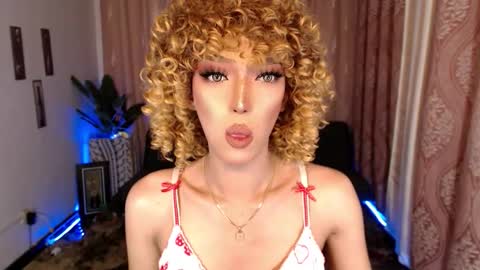 Snapshot of aphrodite_may chatting on September 2025 07:38:01 PM kathryn online show from September 2025 07:38:01 PM